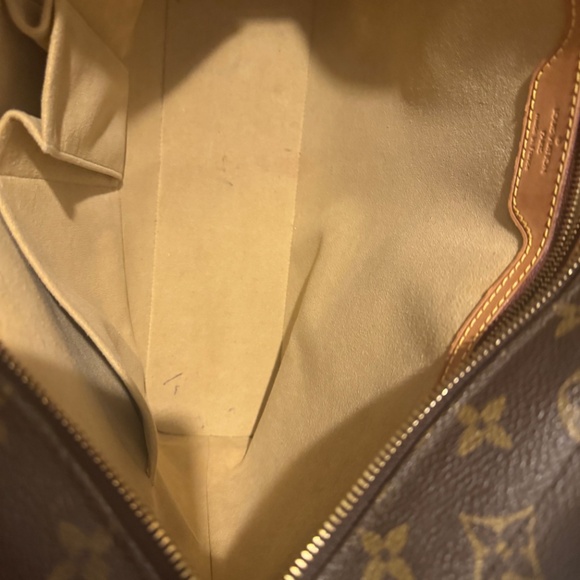 Louis Vuitton Luco Tote - Picture 6 of 7